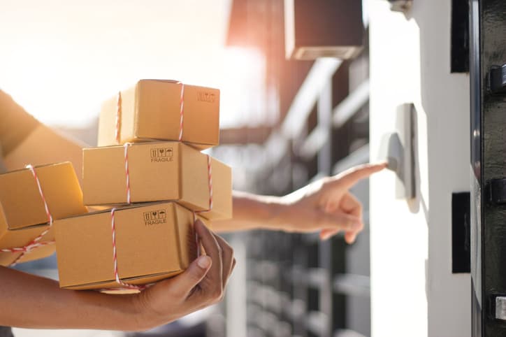 Paketzustellung an Haustür